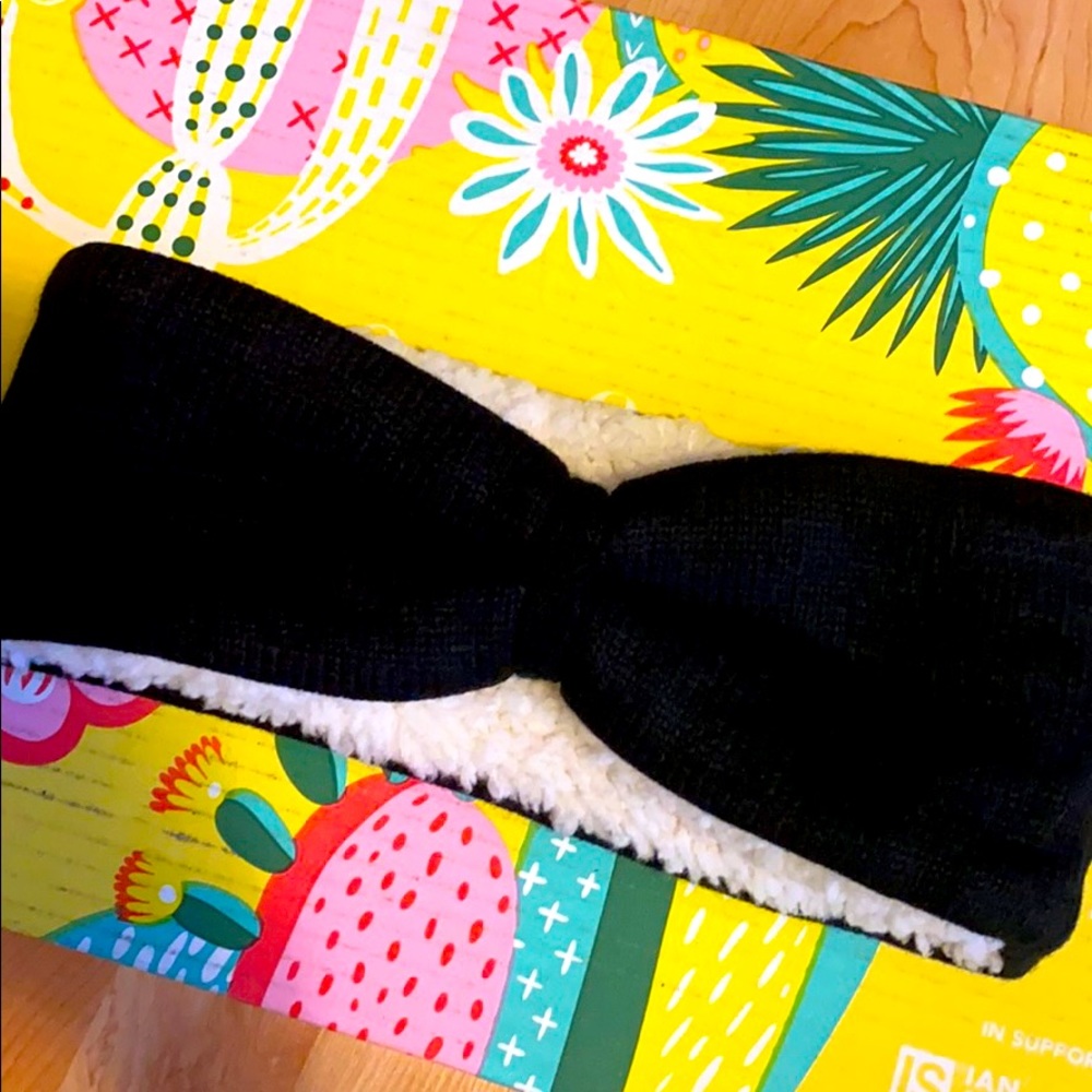 Black and white fuzzy/knit style head warmer